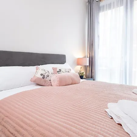 Fairytale 2 Bedroom Centre Free Parking 아파트